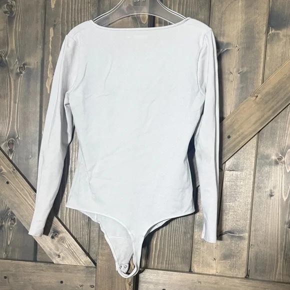 Abercrombie & Fitch Soft White Top - Picture 3 of 3